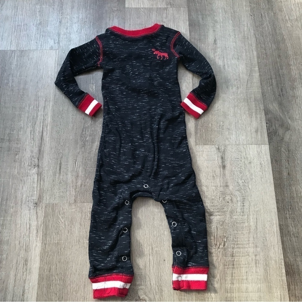 4/$25  Sleep or play jumpsuit size 6 month